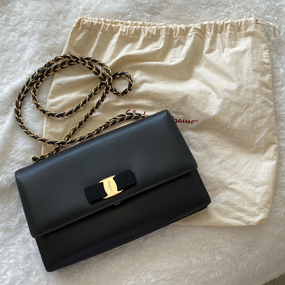 Salvatore ferragamo ginny vara bow shoulder bag